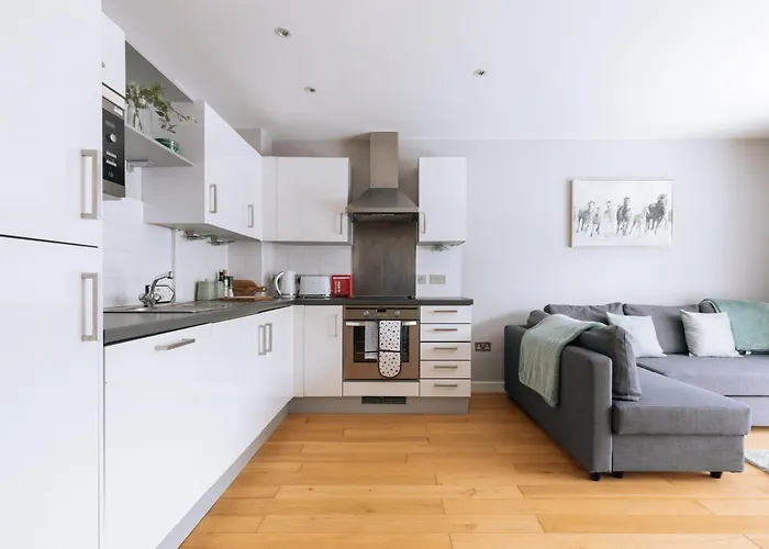 Апартаменти Contemporary 1bd Flat - Centre! *