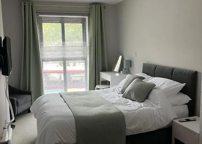 Апартаменти Contemporary 1bd Flat - Centre! Бристоль