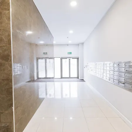 Contemporary 1bd Flat - Centre!