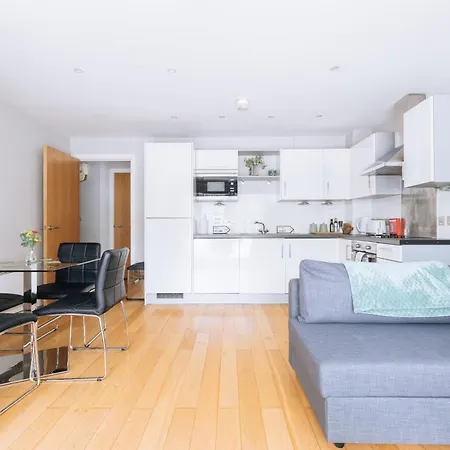 Contemporary 1bd Flat - Centre!