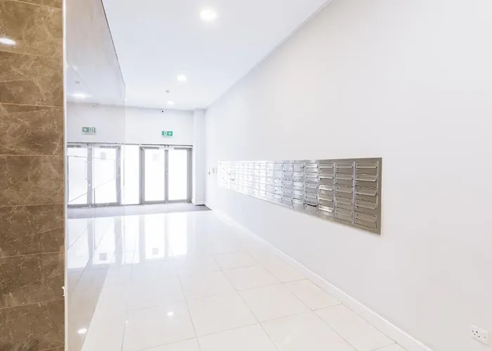 Contemporary 1bd Flat - Centre! * Бристоль